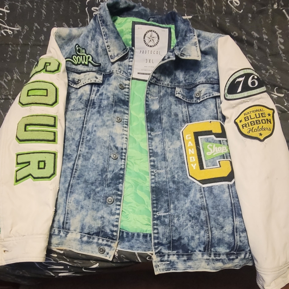 Protacol jacket used has some tears on sleeves 3xl
